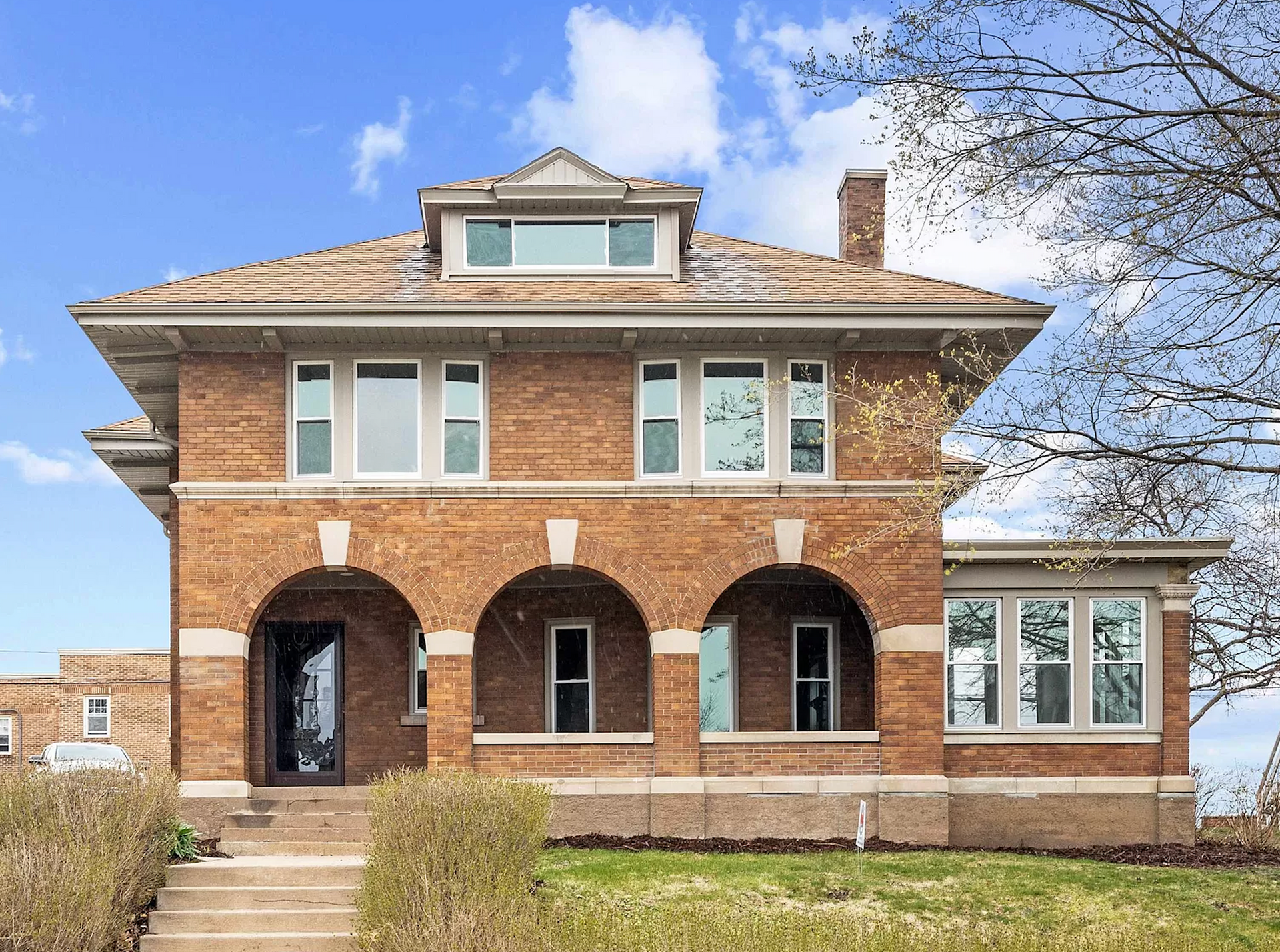 583 Fenelon Pl Dubuque