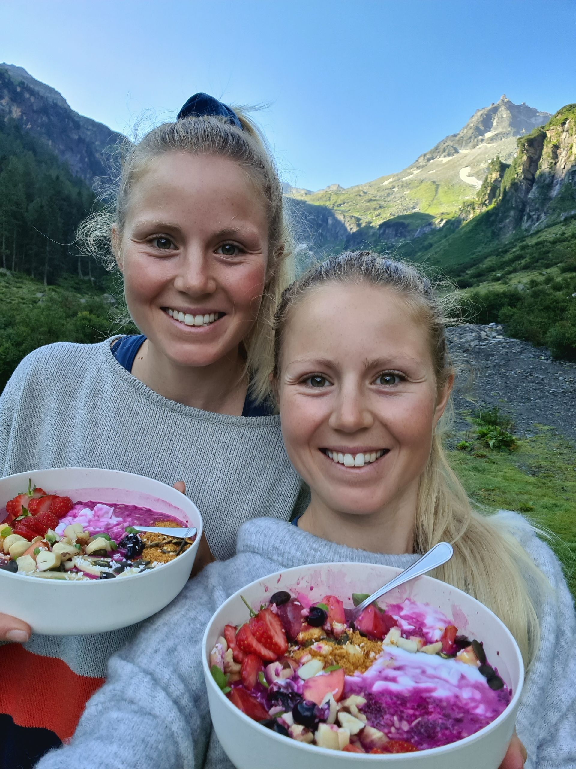 Författarna Lina och Sanna El Kott Helander på Stevali Bokförlag.