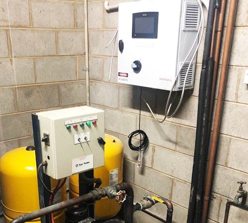 Pump control panel and pressure tank installation