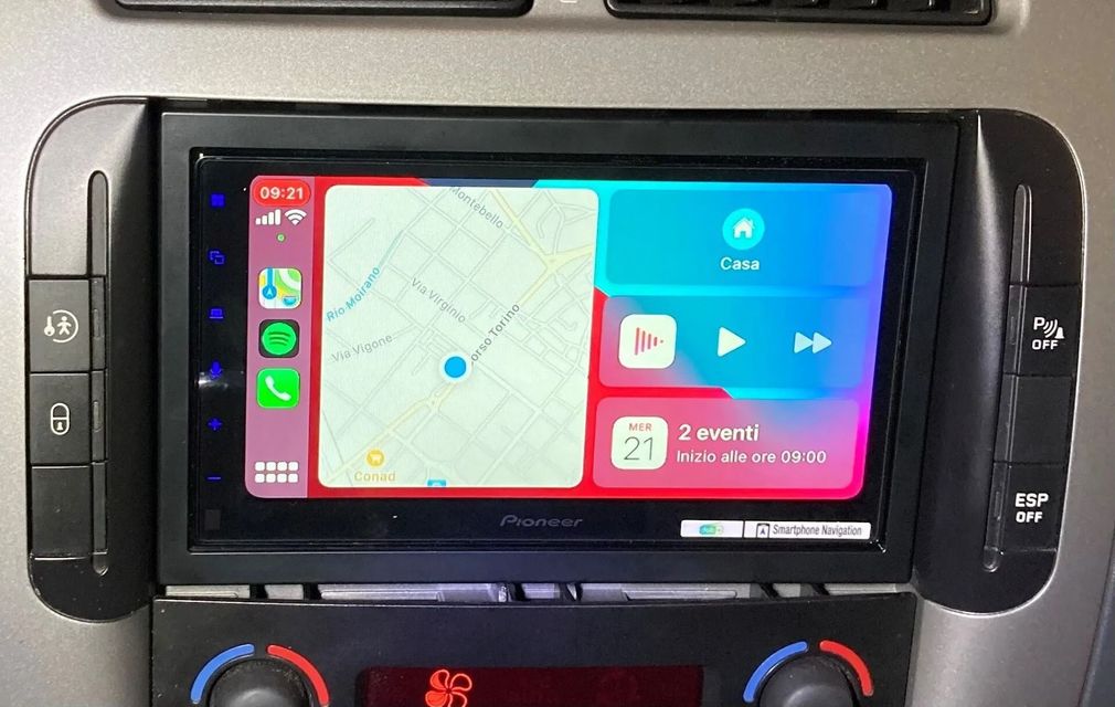 Apple CarPlay