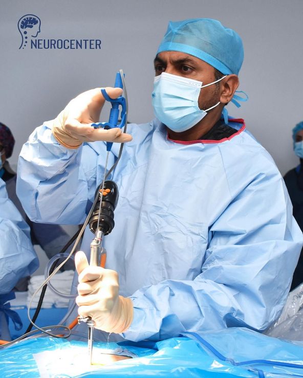 Equipo médico analizando estudios neurológicos en Mexicali