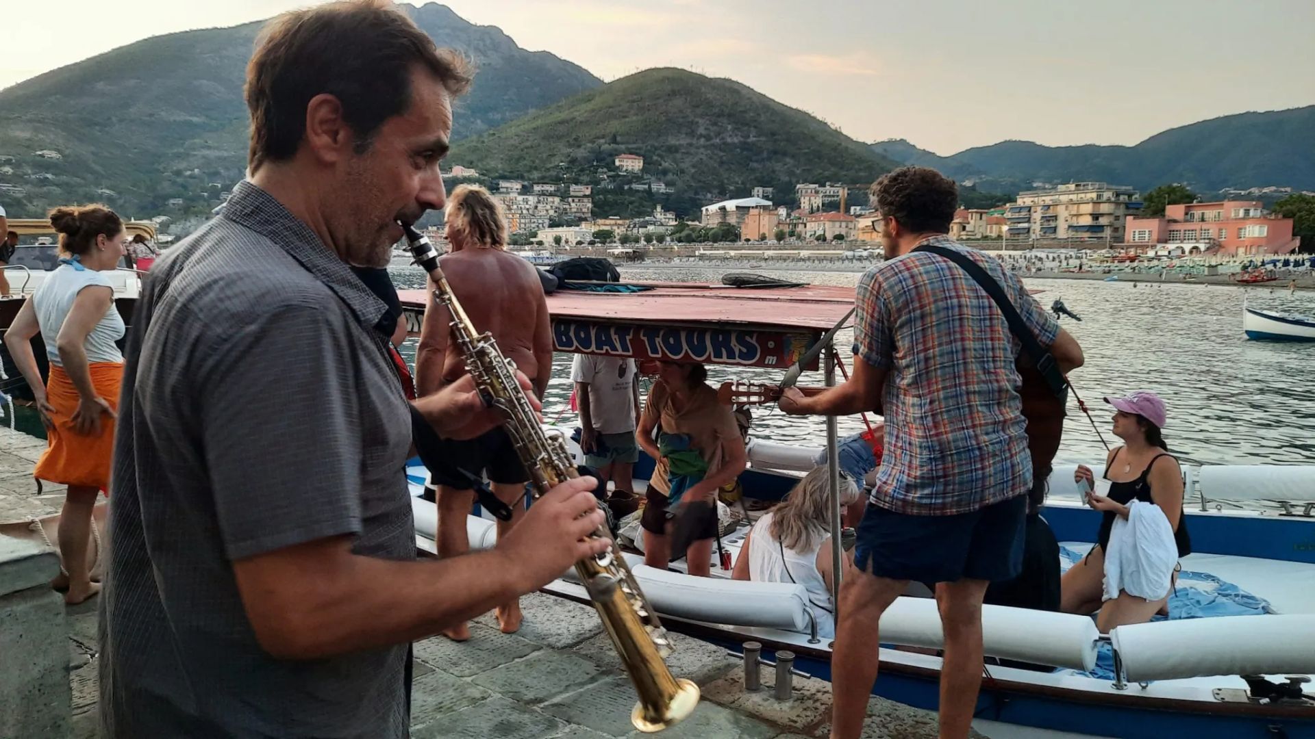 aperimusic Tour serale 5 terre in barca da Levanto con Rosa dei Venti 5 terre boats Tours