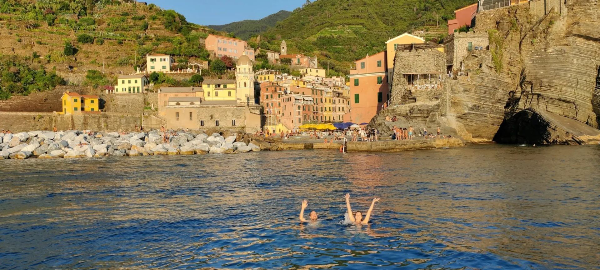 escursione al tramonto con aperitivo Rosa dei Venti 5 terre boats Tours