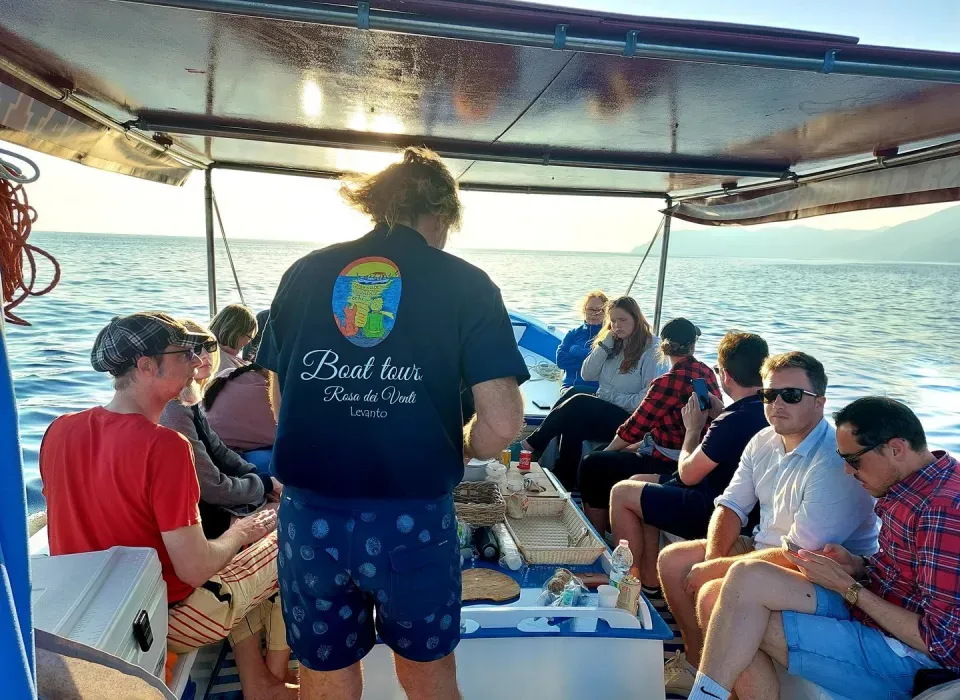 tours in barca Rosa dei Venti 5 terre boats Tours