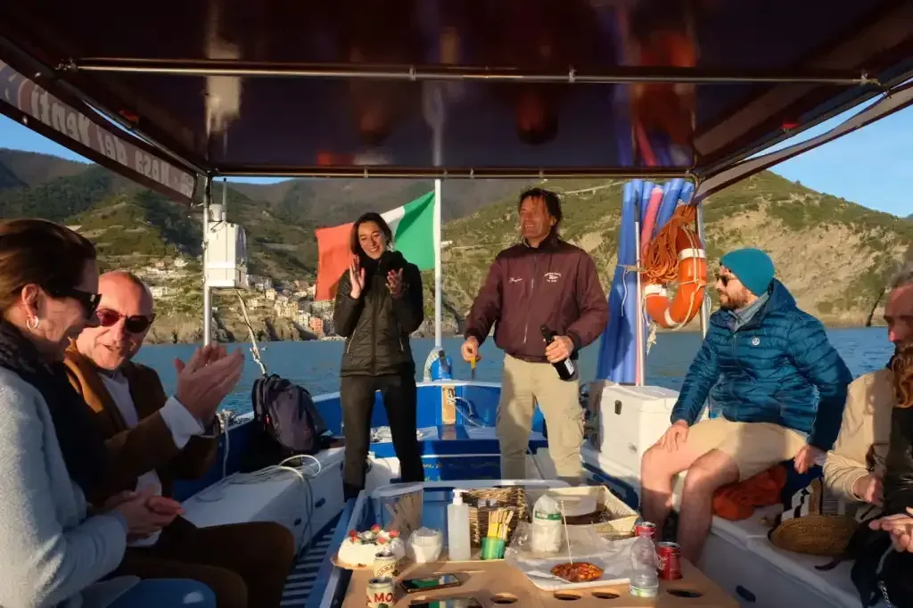 tour personalizzato personalizzati per famiglie e amici Rosa dei Venti 5 terre boats Tours