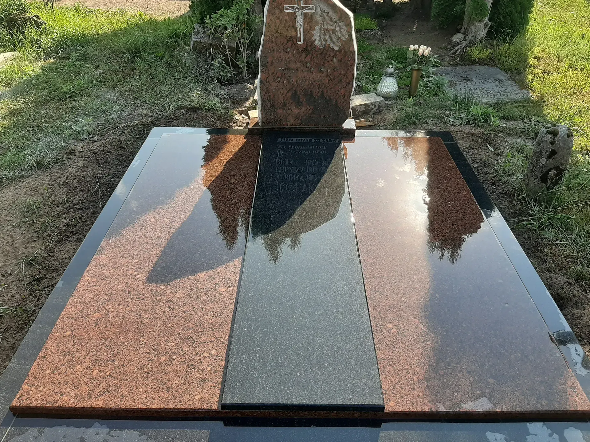 Kapaviečių dengimas akmens plokštėmis
