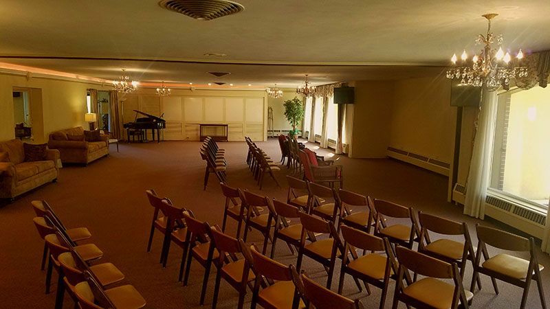 Schilling Funeral Home Il Viewing Room 2