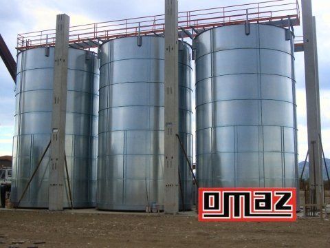 Mangimificio con silos