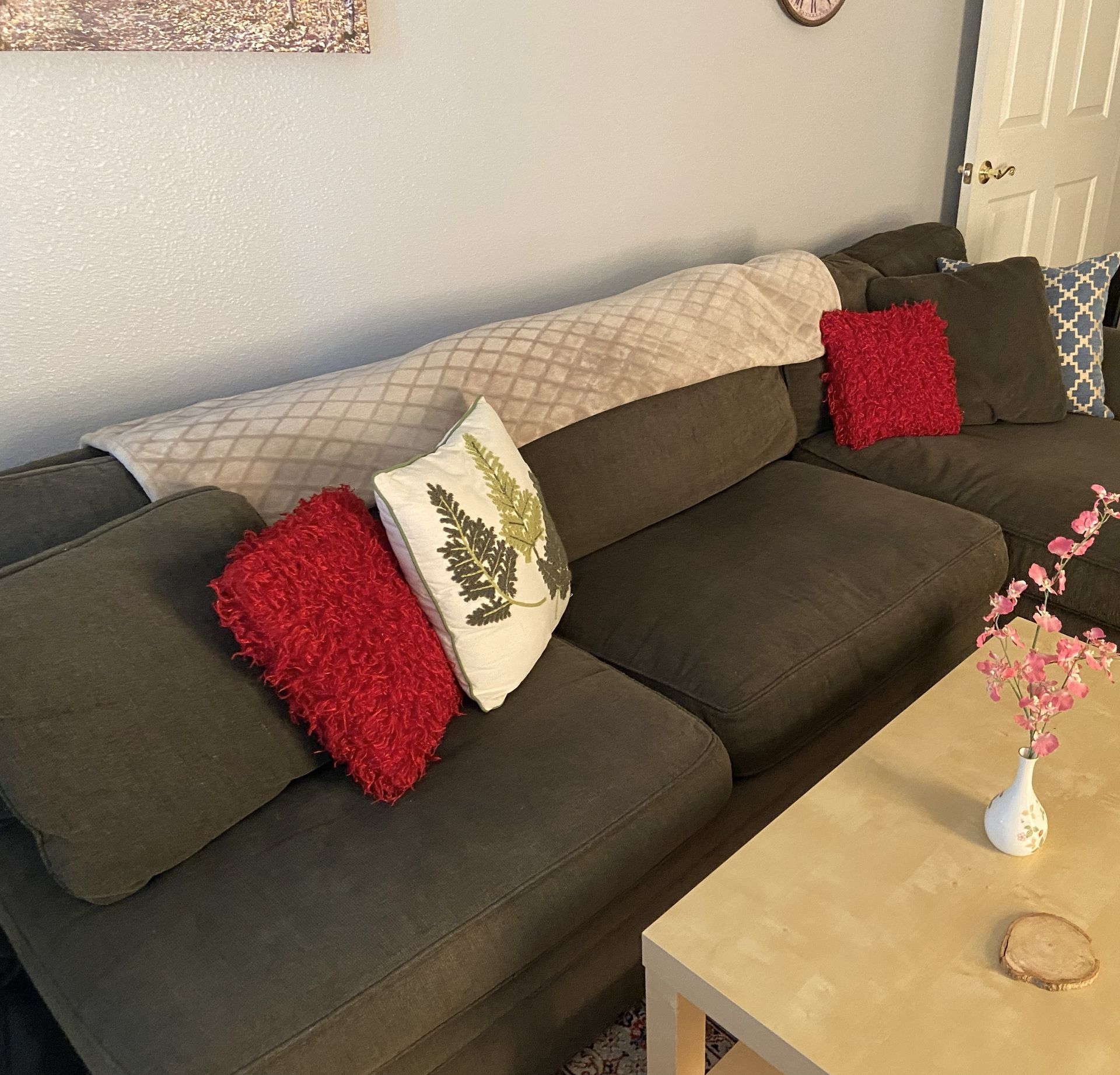 A green couch with throw pillows