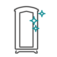 Une armoire propre, gris foncé, avec des traces de paillettes bleu sarcelle, suggérant un nettoyage.