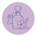 Disegno stilizzato viola di una bottiglia di profumo con fiori su uno sfondo circolare color lavanda.