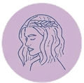 Disegno a tratto di un viso di profilo con i capelli intrecciati all'interno di un cerchio color lavanda.