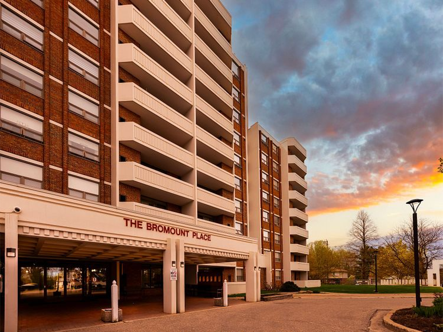 A large brick building with a lot of windows and balconies