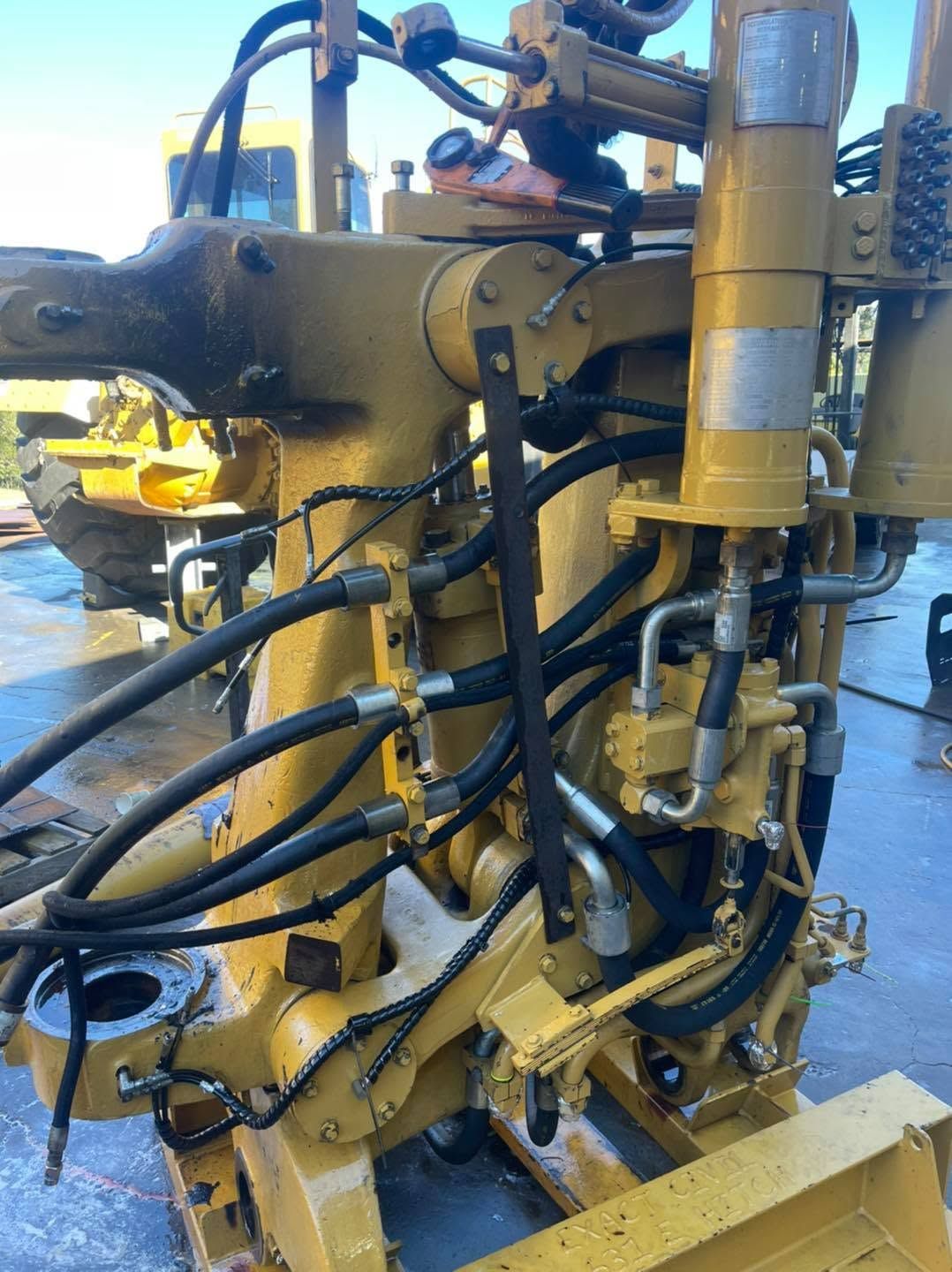 Auto Electrician Gympie Inspecting Hydraulic Hoses