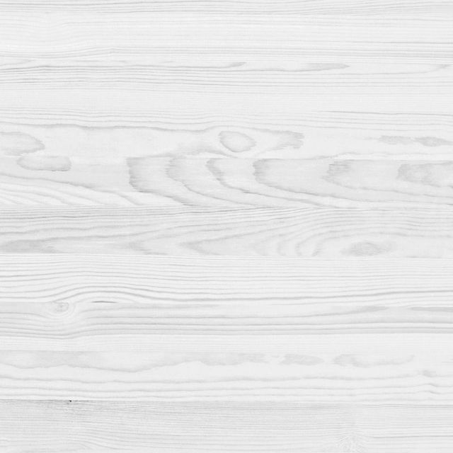 Tavole di legno imbiancate, che mostrano le venature del legno.
