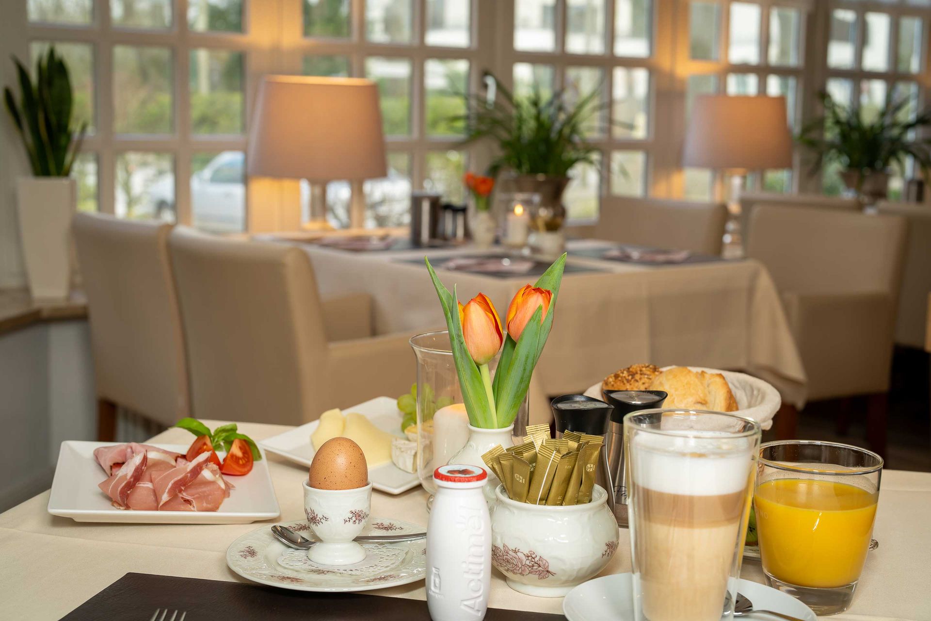 Leckeres und reichhaltiges Frühstück im Boutique Hotel Rosengarten im Alstertal von Hamburg