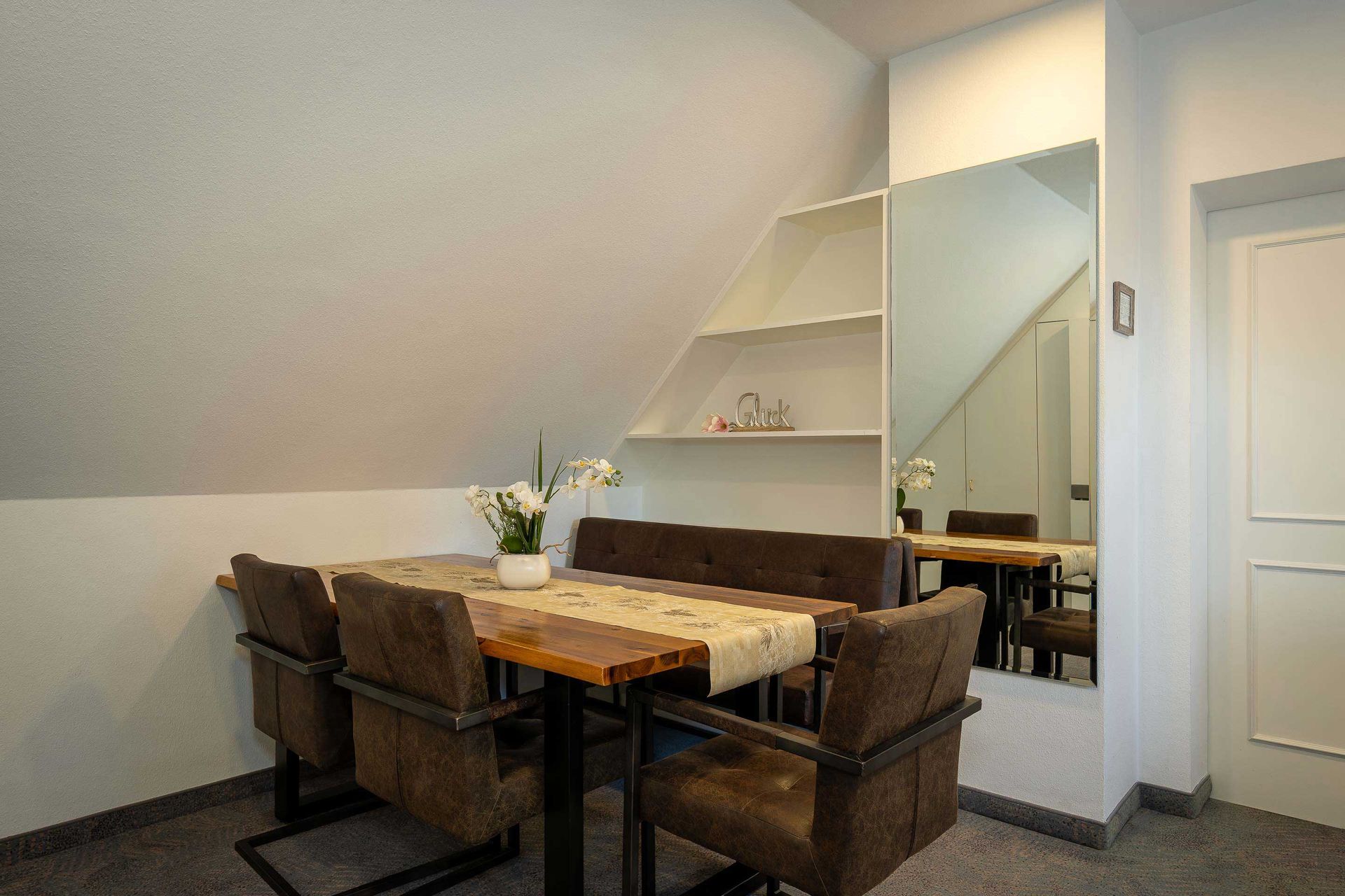 Essbereich im Apartment des Boutique Hotel Rosengarten Hamburg im Alstertal