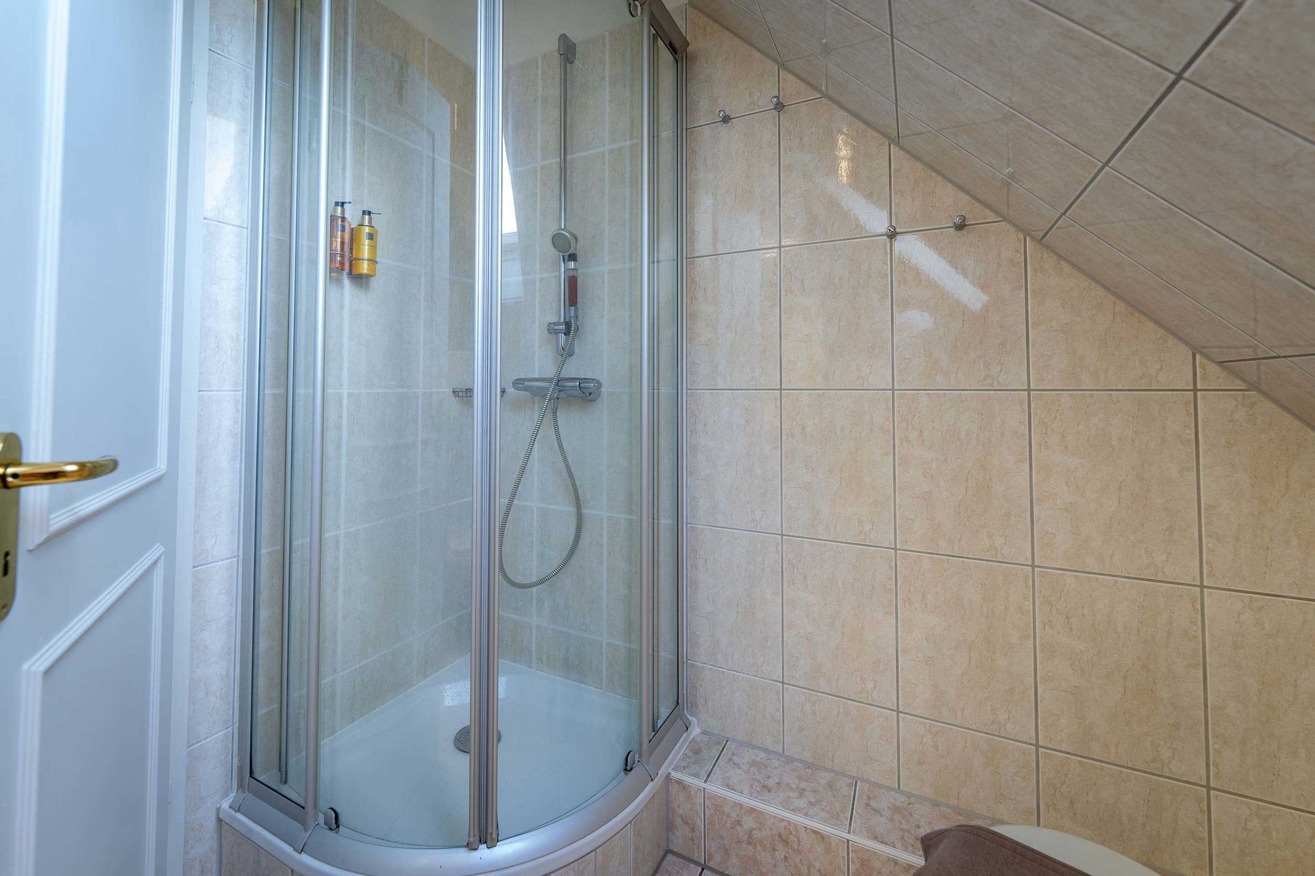 kleines Bad im Apartment des Boutique Hotel Rosengarten Hamburg Wellingsbüttel