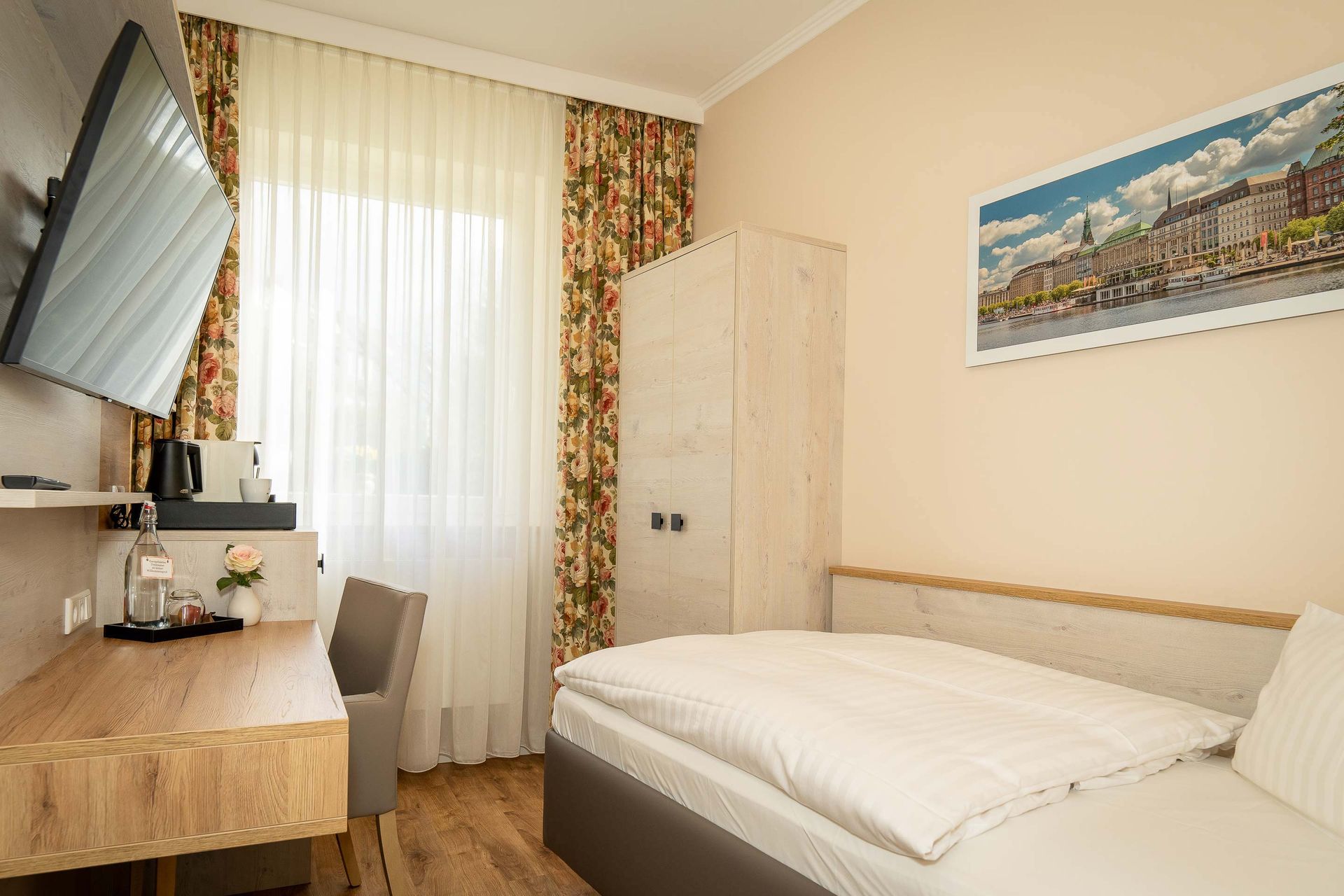 Komfortable Einzelzimmer zum Garten im Alstertal von Hamburg Wellingsbüttel - Boutique Hotel Rosengarten