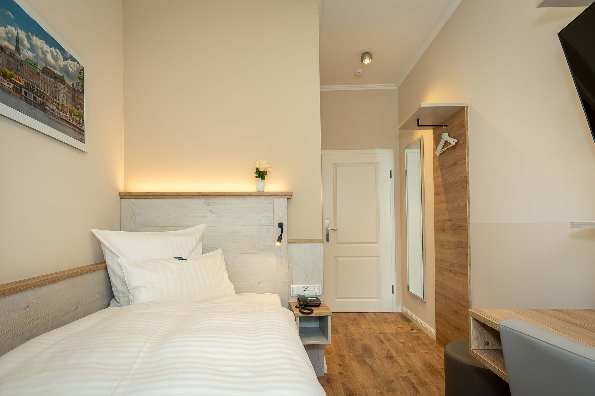 Komfortable Einzelzimmer zum Garten in Hamburg Poppenbüttel / Wellingsbüttel - Boutique Hotel Rosengarten