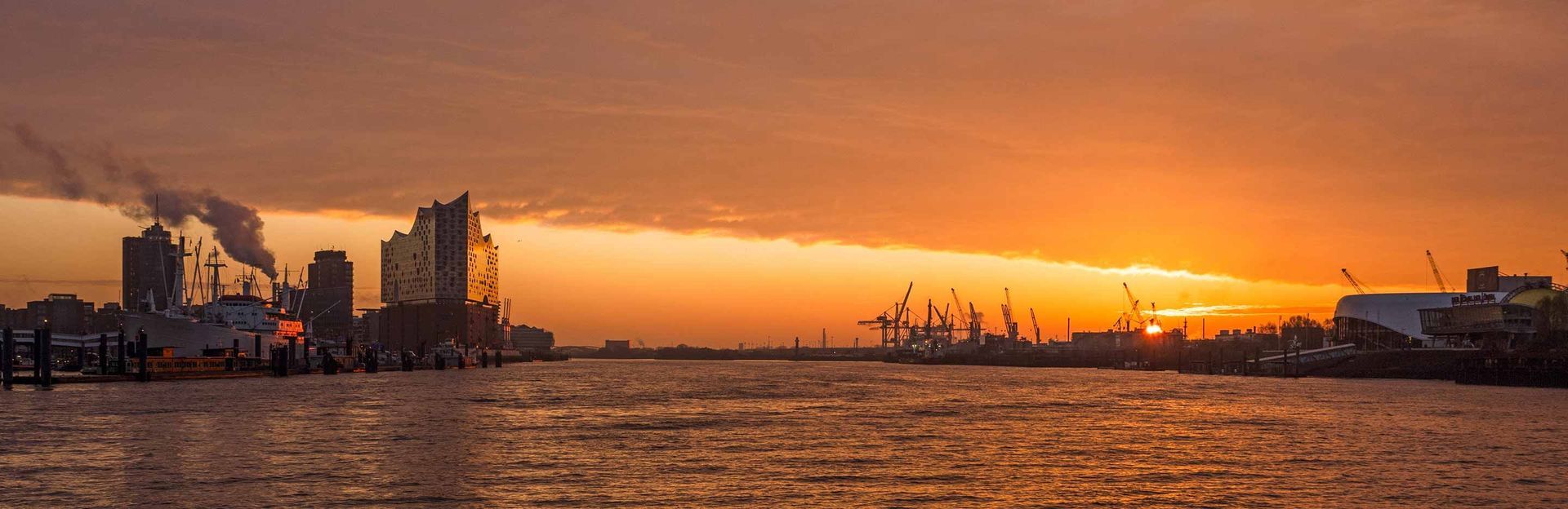 Den Sonnenuntergang in Hamburg mit Aussicht auf die Elbphilharmonie genießen - Boutique Hotel Rosengarten Wellingsbüttel