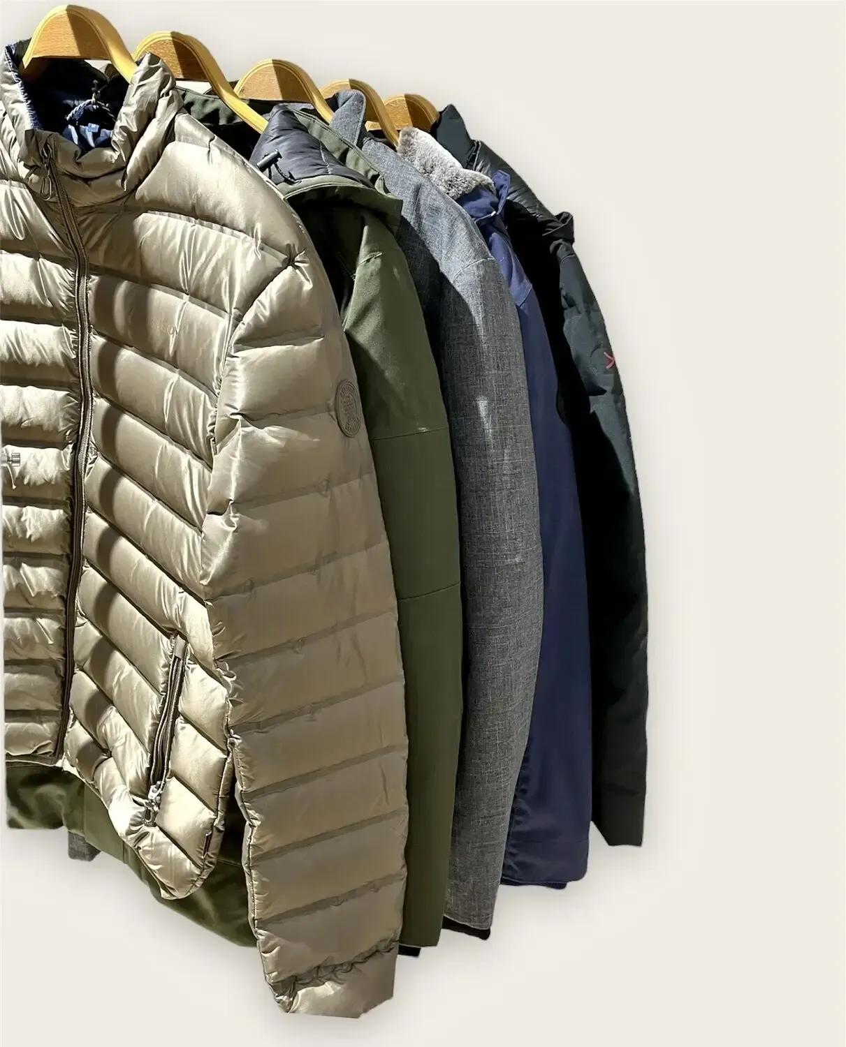 Klassiske sweatre og pullovers i kvalitetsmaterialer.