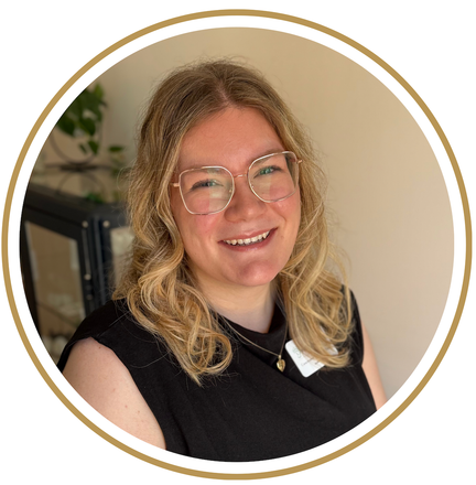 Courtney Warmerdam- Audiologist
Description: Smiling woman with glasses and blonde hair in a black top, framed by a gold circular border.
