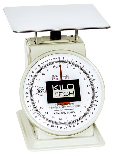 Balance Kilo Tech blanche avec cadran circulaire et plateau de pesée.