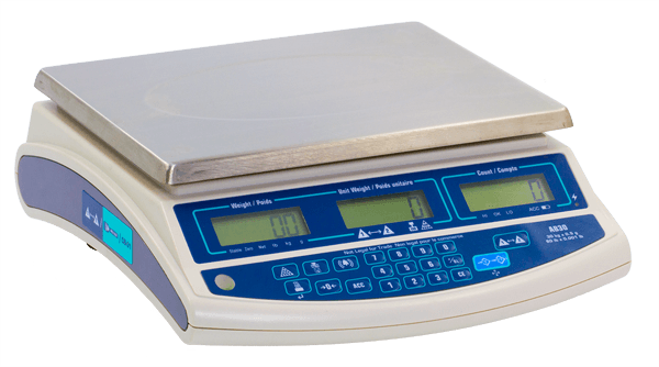 Balance numérique pour expédition avec plateforme en acier inoxydable et trois écrans LCD.