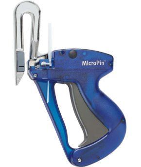Pistolet de marquage MicroPin bleu et gris avec broche blanche insérée.