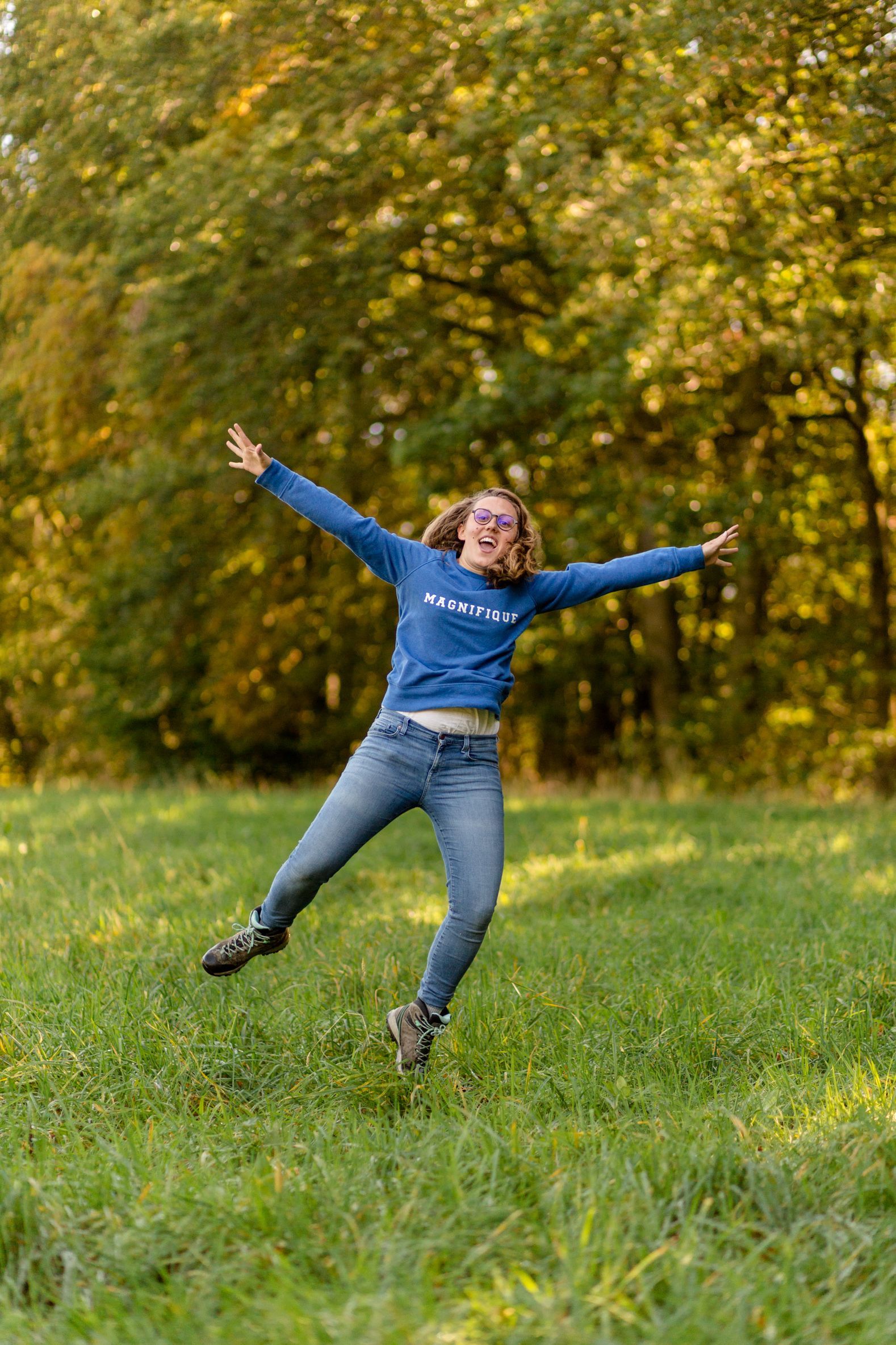 Claire Simons, accompagnatrice en épanouissement personnel, aidant enfants et adolescents à retrouver confiance en eux et à s’épanouir pleinement dans leur vie.