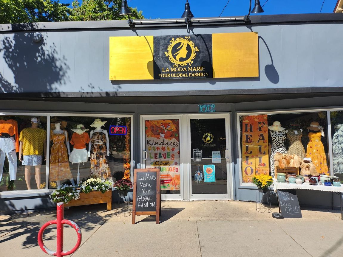 LA Moda Marie front store