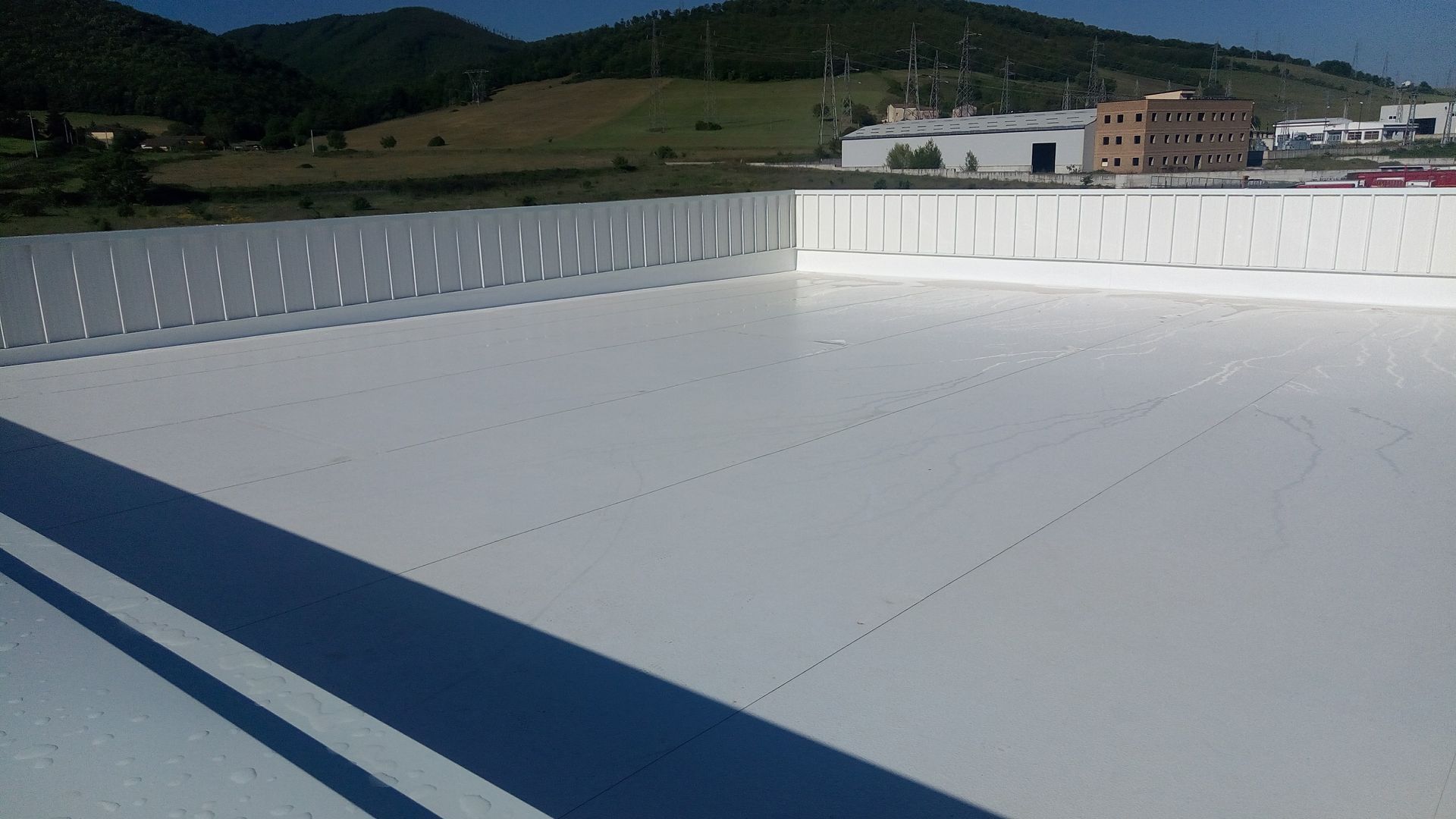 IMPERMEABILIZZAZIONE DI COPERTURA CON MANTO SINTETICO
