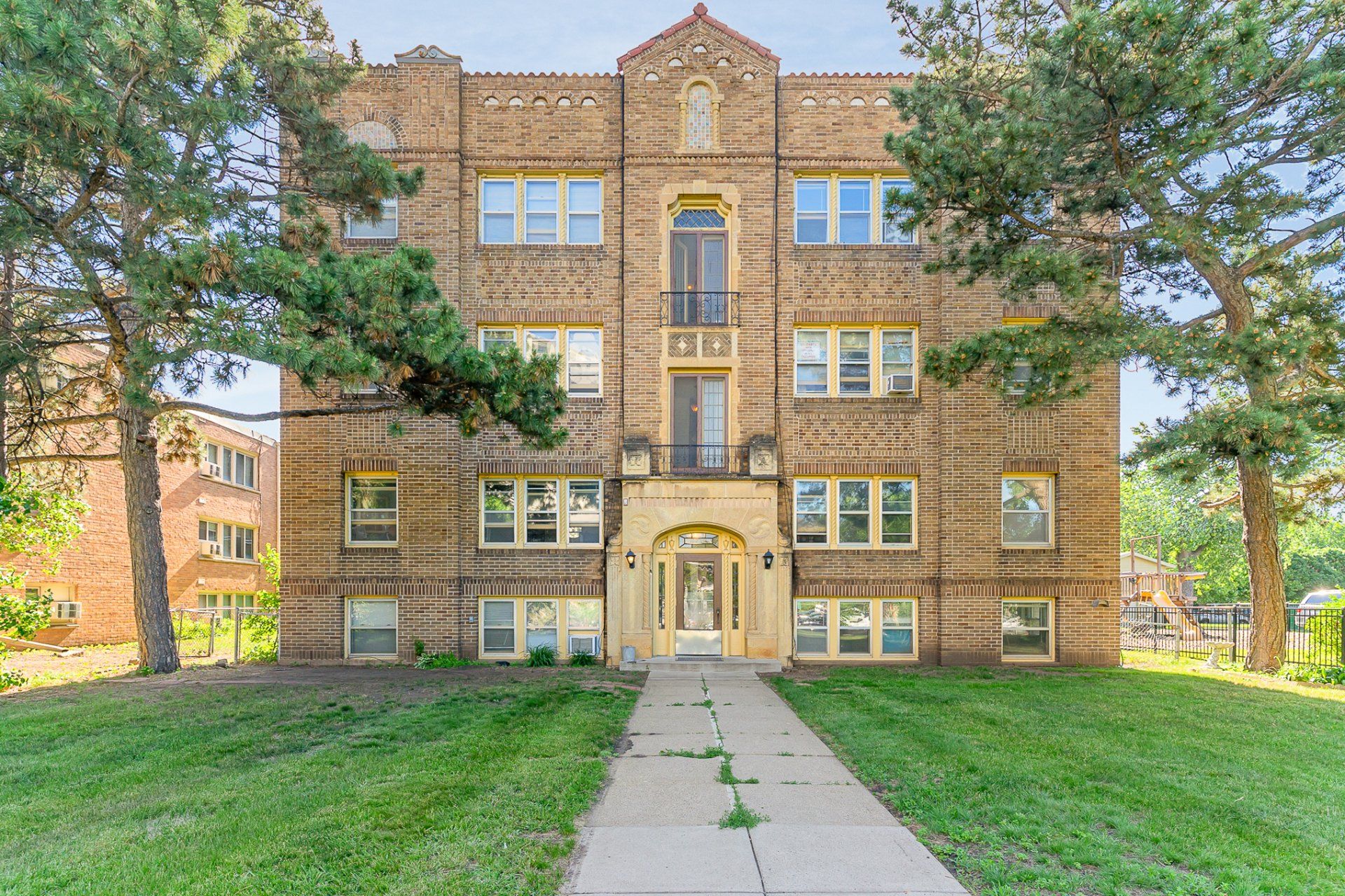 2719 Park Apartments exterior