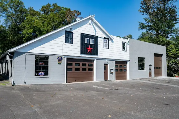 Shop's Front Image | Dave's Auto and Truck Service