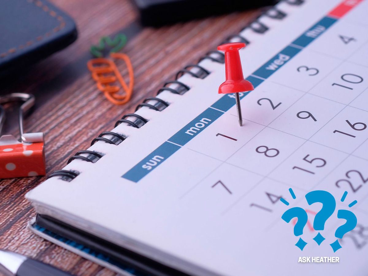 Desk calendar with a red pushpin marking a date to plan a trade show