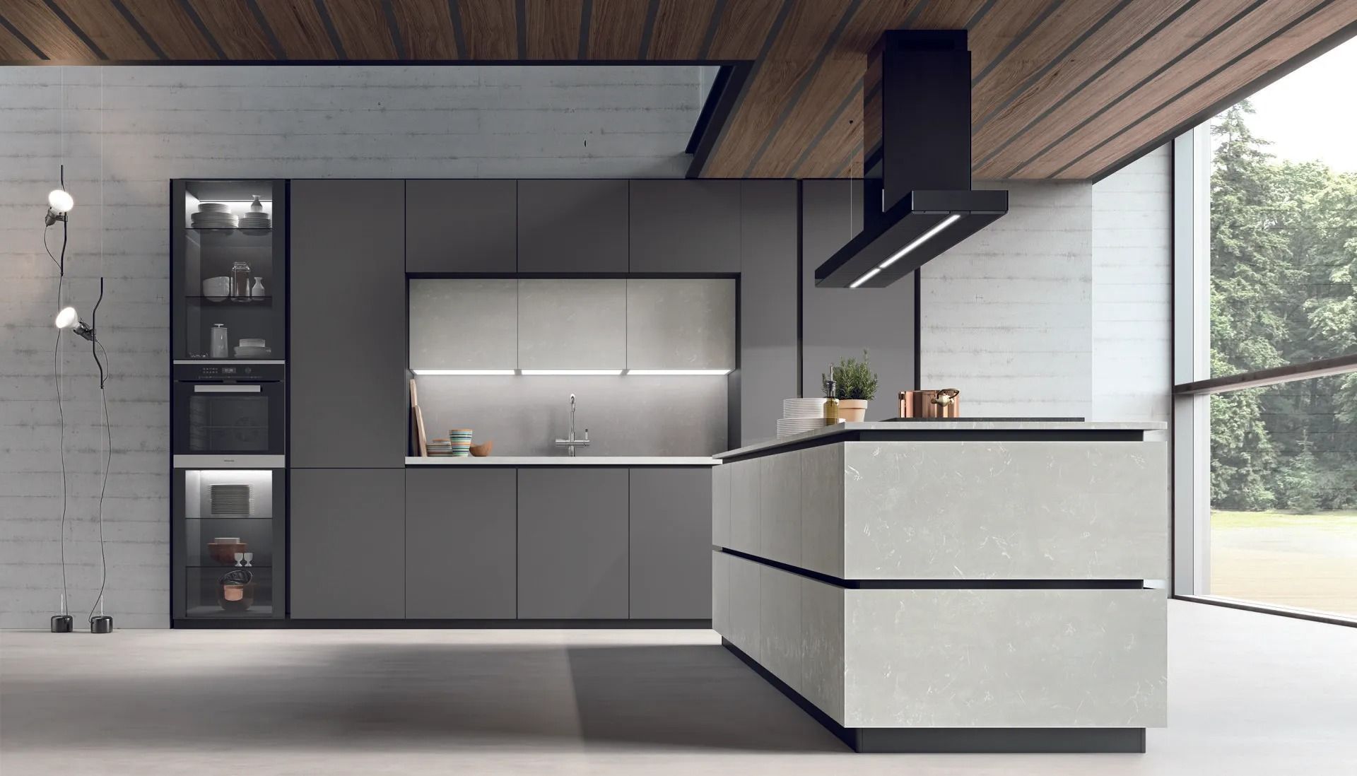 Cucina moderna e minimalista con mobili scuri, soffitto in legno e isola luminosa accanto a grandi finestre.