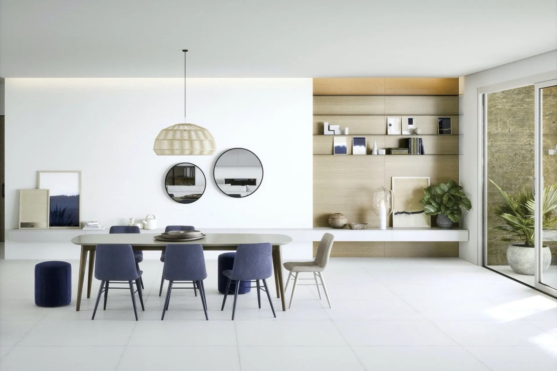 Sala da pranzo moderna con sedie nere, lampada a sospensione, specchi rotondi e grandi porte scorrevoli in vetro.