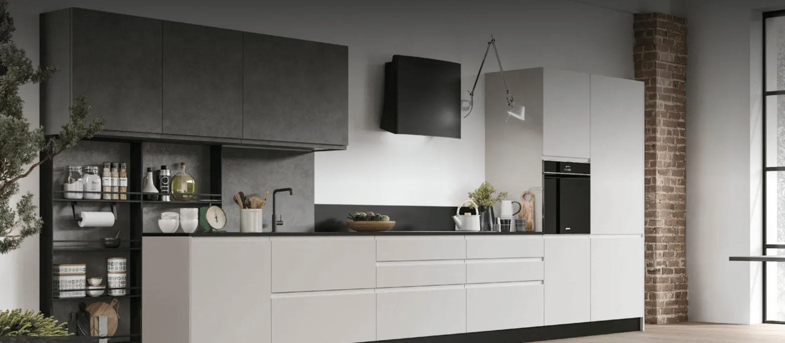 Cucina moderna e minimalista con mobili bianchi, pensili scuri e ampie finestre.