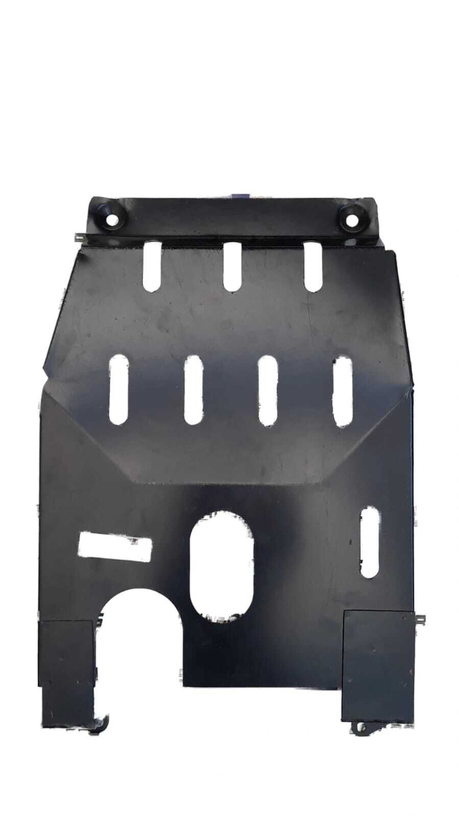 Soporte de montaje de metal negro con ranuras y recortes sobre un fondo blanco.