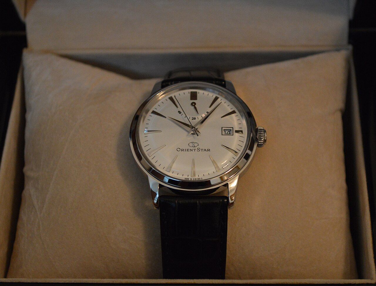 An Orient Star Classic (ref. EL05004W), with the open-heart aperture and power reserve indicator that became signatures of Orient's premium line.