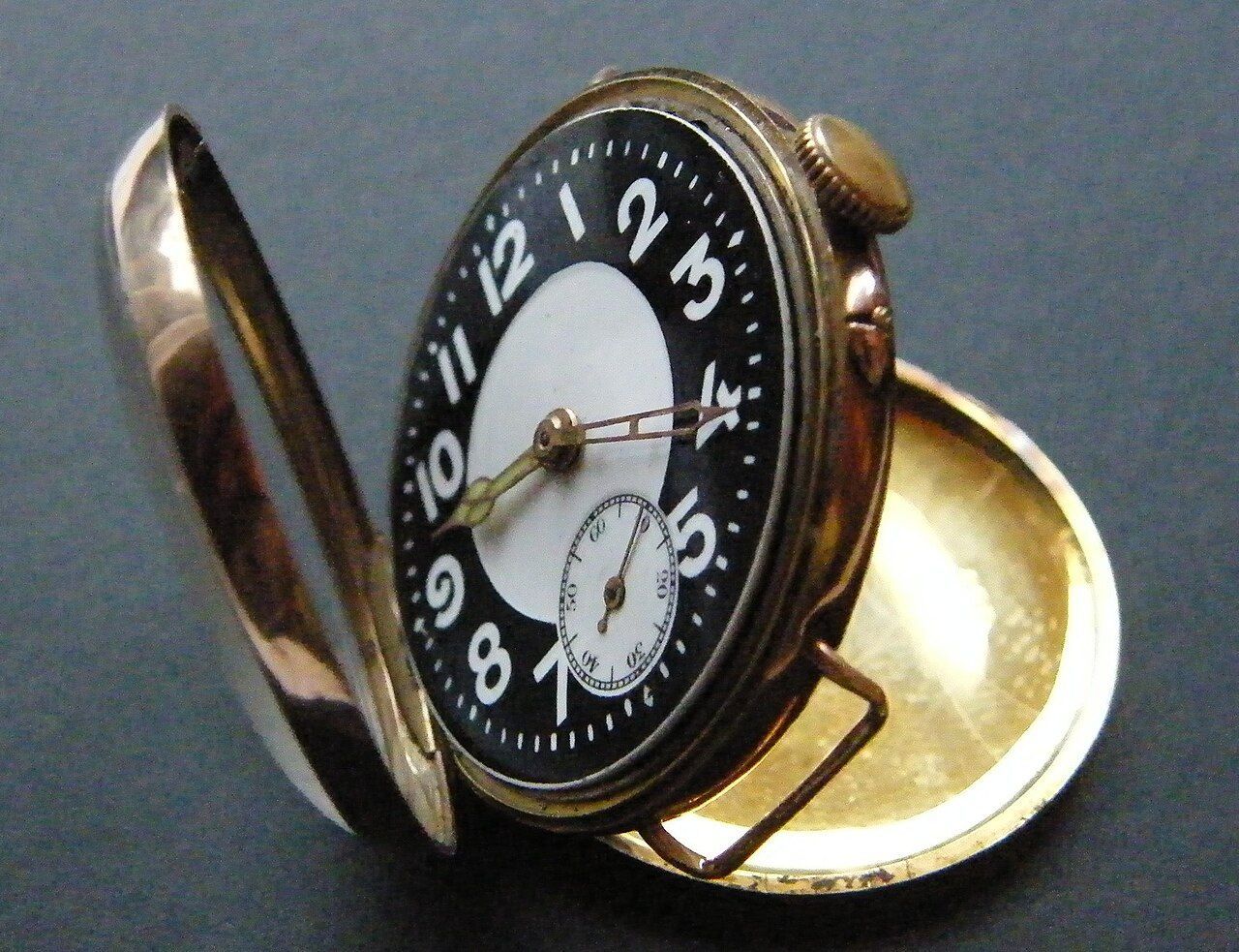 Gold trench watch (wristlet) from 1916