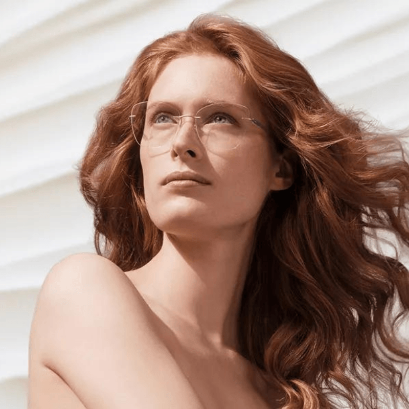 Brille SILHOUETTE Frau mit roten Haaren