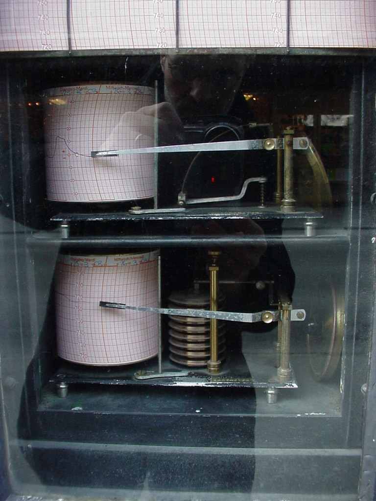 Restauration Thermograph und Barograph vorher - Martinaglia Optik AG