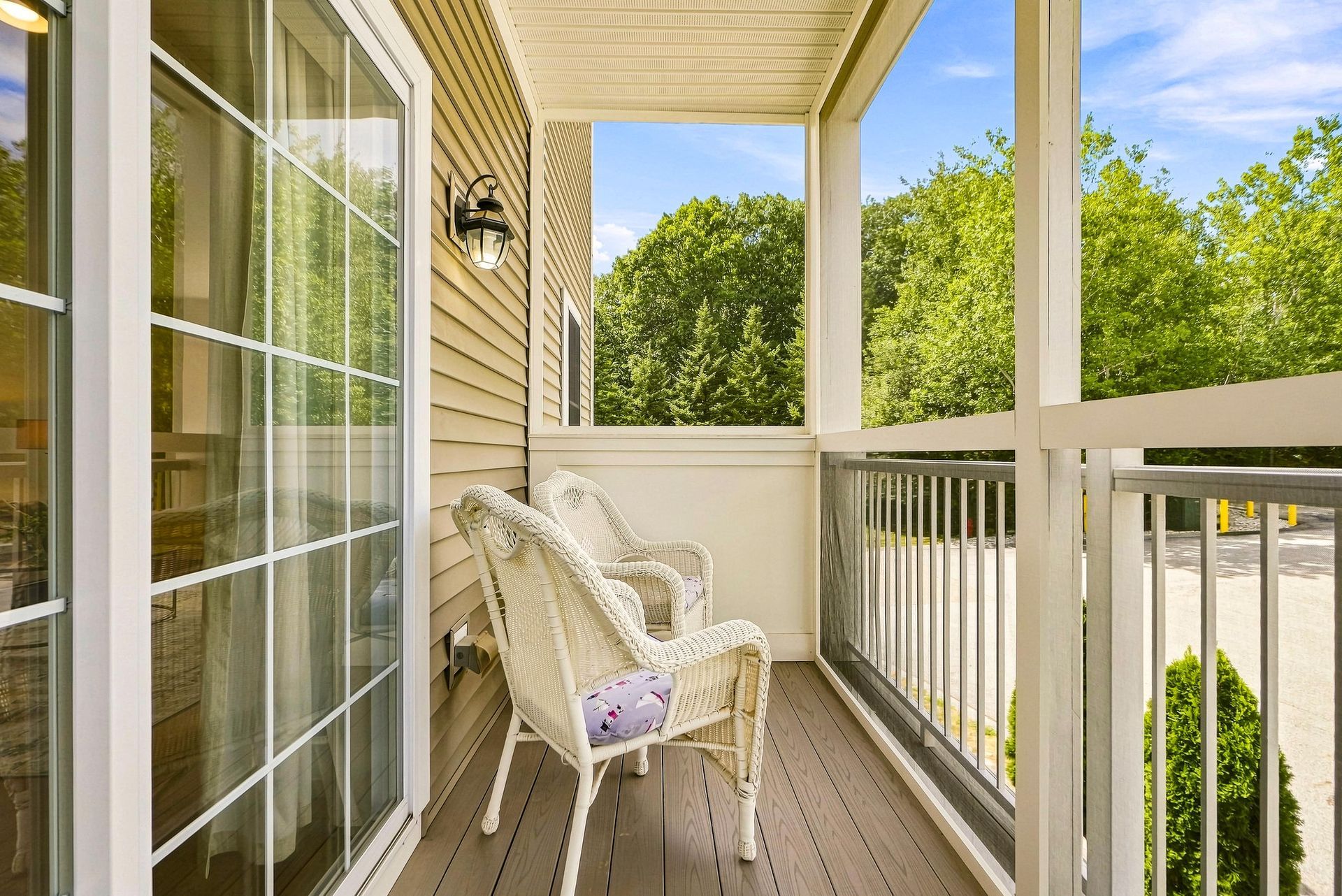 Brand-new covered, screened west-facing deck