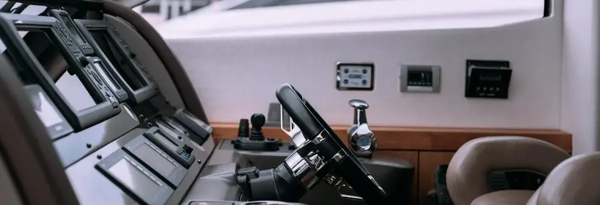 Air conditioned cockpit of a boat