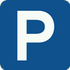 Je kunt gratis parkeren bij de accommodatie op ons eigen terrein. Blauw vierkant parkeerbord met een wit