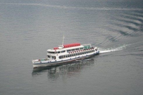 traghetto sul lago di como