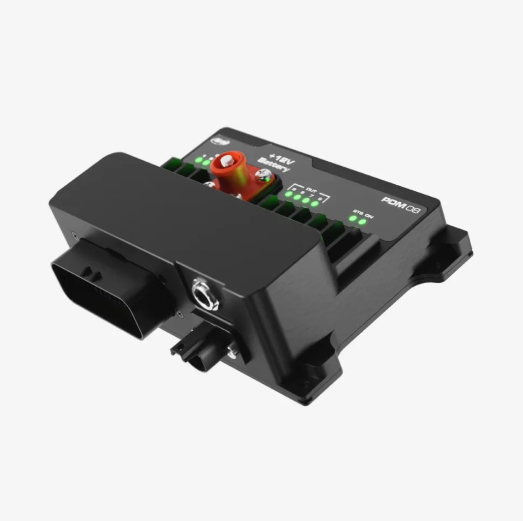 AiM PDM08 電源分配模組正面,8 通道高邊輸出與 +12V 電池端子