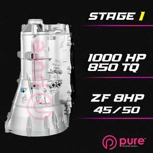 黑色背景上的銀色汽車渦輪增壓套件圖案,標有“Stage 1”、“1000 HP 850 TQ”和“ZF 8HP 45/50”字樣
